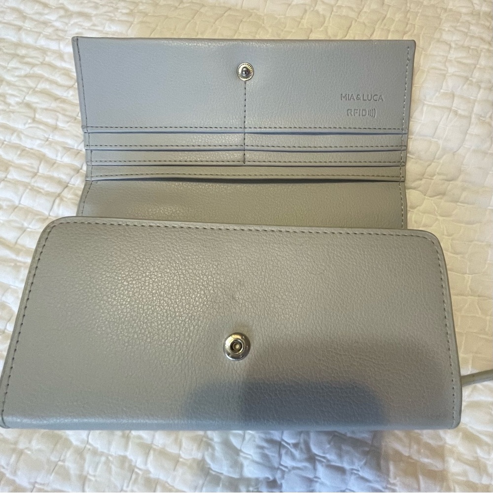 Women's Gray Mia & Luca wallet - Picture 2 of 6